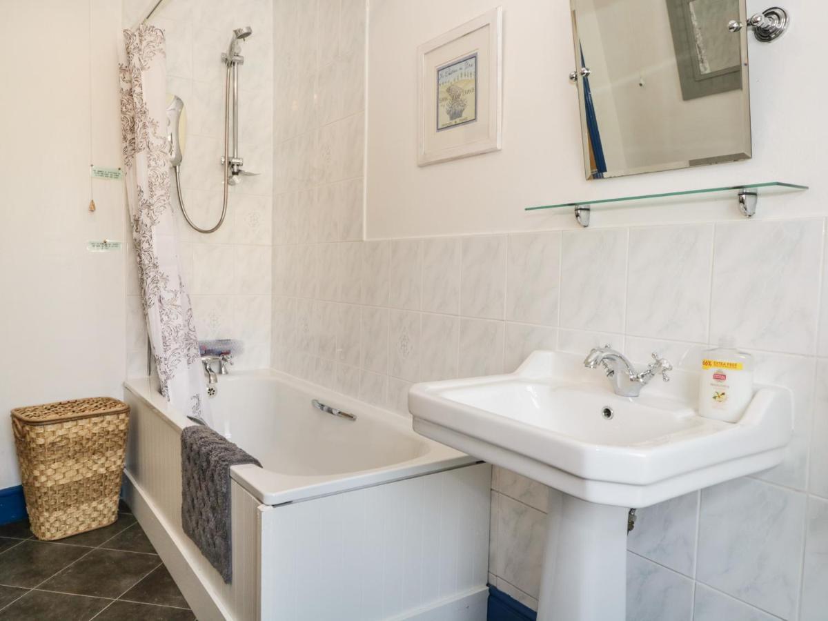 Honeysuckle Cottage, Craig Walk Bowness-on-Windermere Bagian luar foto
